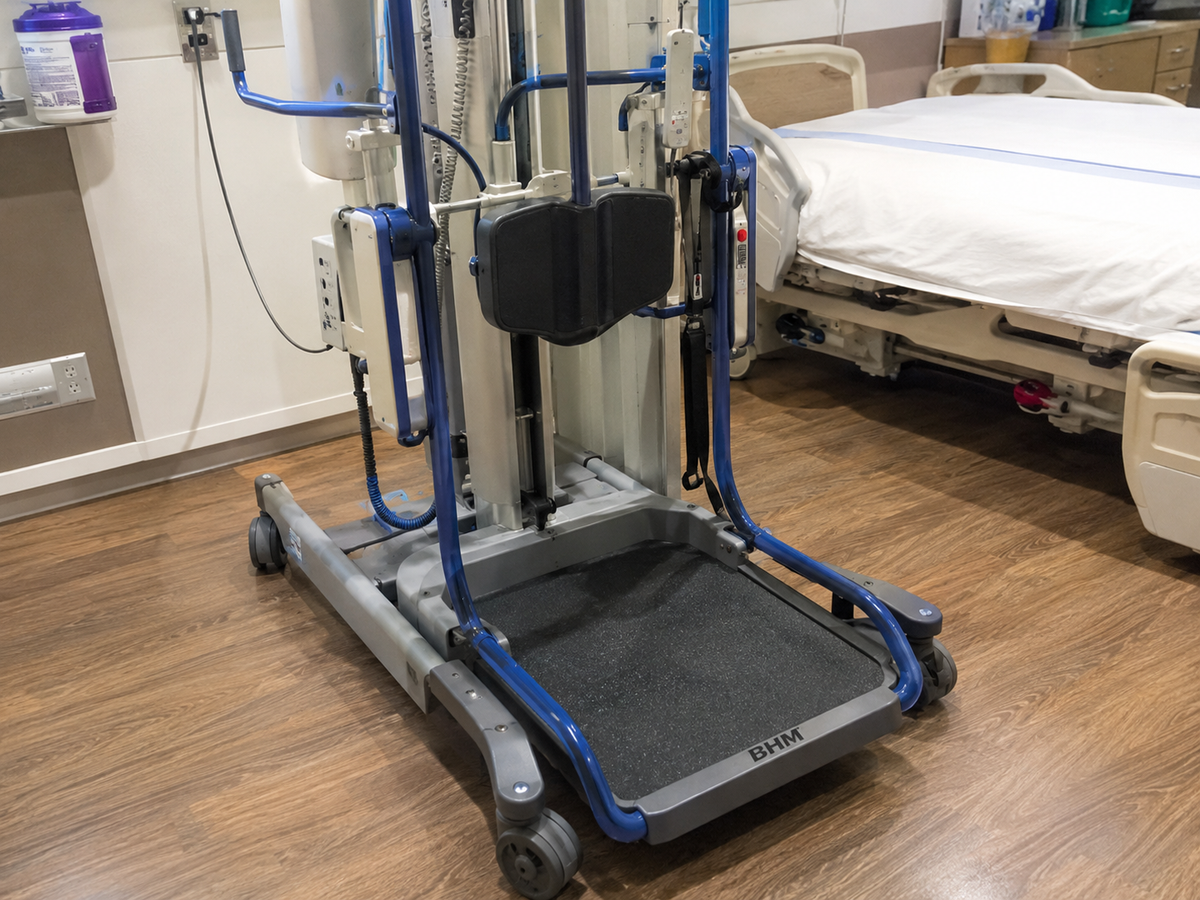 Anti-slip platform installed on medical mobility equipment